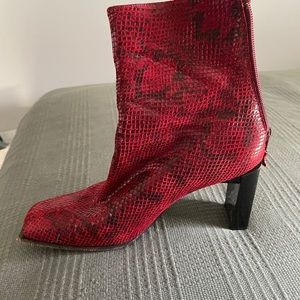 Stuart Weitzman size 9 boots